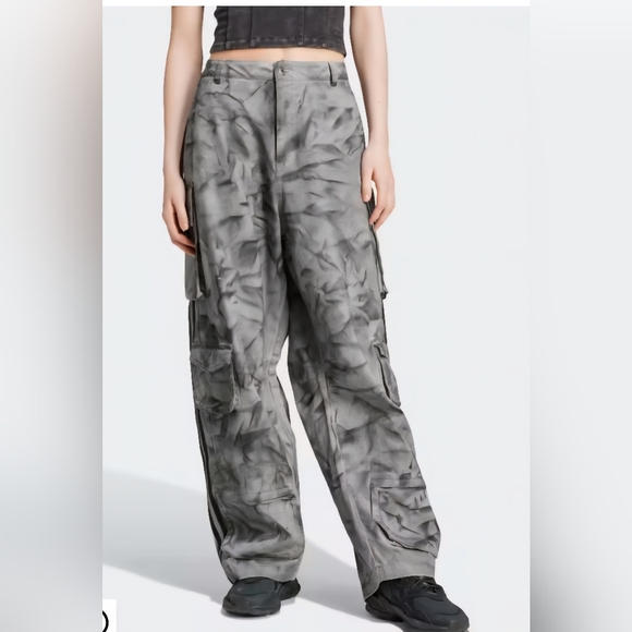 Adidas Originals Women's XXL Print Cargo Pants Grey Size 6 IW5532 NWT $190 - Picture 3 of 16